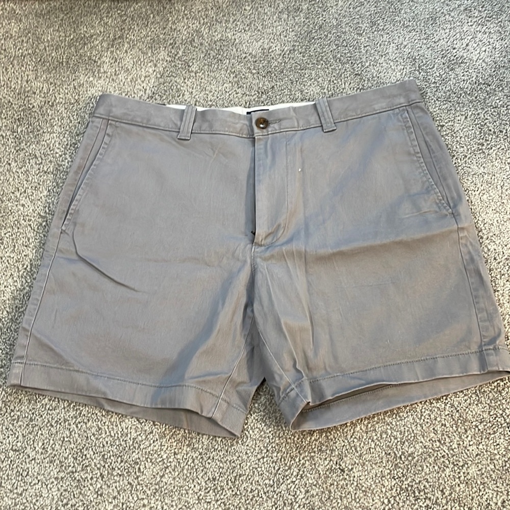 J. Crew Men’s Grey 7" Flex Chino Short Size 35